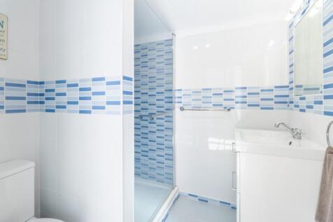 BATHROOM BEDRROM 1.jpg