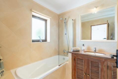 BATHROOM BEDROOM 2A.jpg