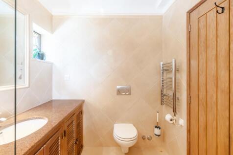 BATHROOM BEDROOM 2B.jpg