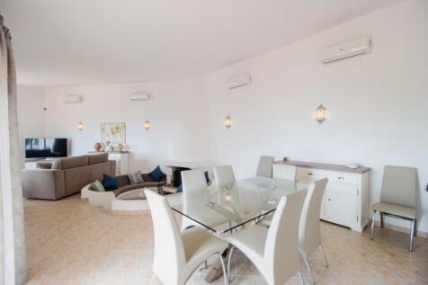 Dining area (Large).jpg