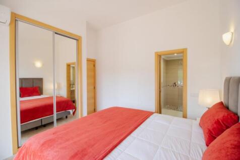 Master Bedroom (Large).jpg