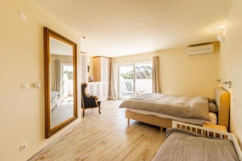 Upstairs Bedroom window (Large).jpg