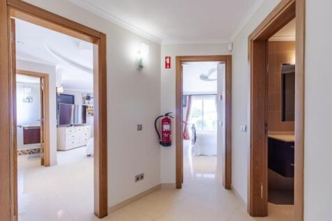 HALLLWAY BEDROOMS 1 (Large).jpg