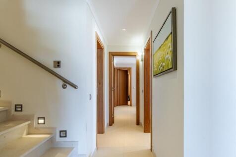 HALLWAY BEDROOMS 2 (Large).jpg