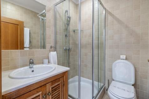 20.10 BATHROOM.jpg
