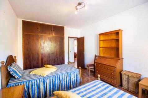 Second Bedroom (Large).jpg