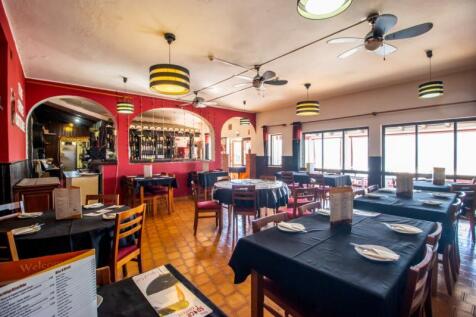 Restaurant_dining area window (Large).jpg