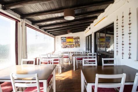 Restaurant_outside dinning (Large).jpg
