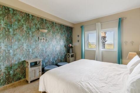31 BEDROOM.jpg
