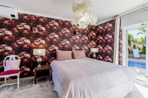 33 BEDROOM.jpg