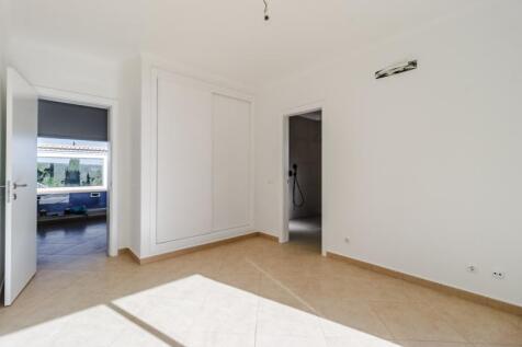 13 BEDROOM.jpg