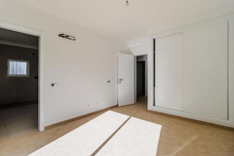 15 BEDROOM.jpg