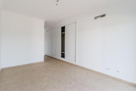 19 BEDROOM.jpg