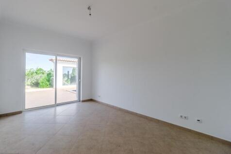 20 BEDROOM.jpg