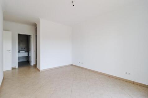 22 BEDROOM.jpg