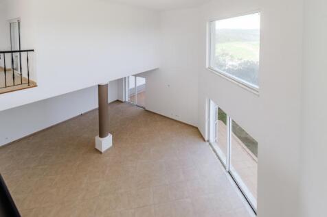 28 LIVING ROOM.jpg