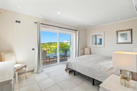 20 BEDROOM.jpg