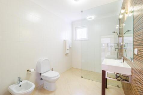 9.1 BATHROOM.jpg