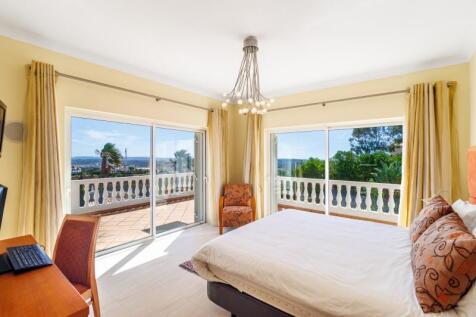13 BEDROOM.jpg