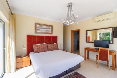 14 BEDROOM.jpg