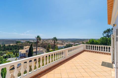15.1 BALCONY.jpg