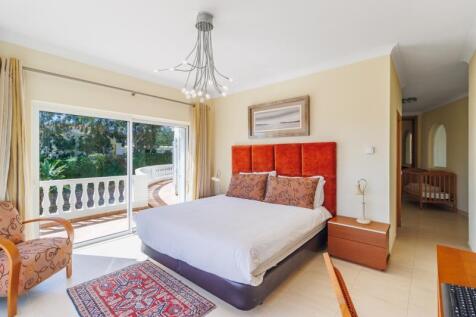 15.3 BEDROOM.jpg