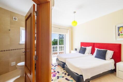 20 BEDROOM.jpg
