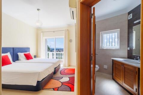 25 BEDROOM.jpg