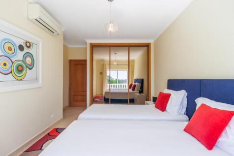 27 BEDROOM.jpg