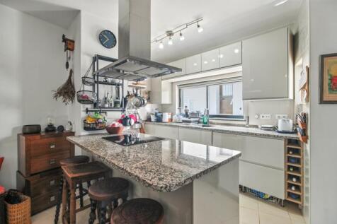 8 kitchen.jpg