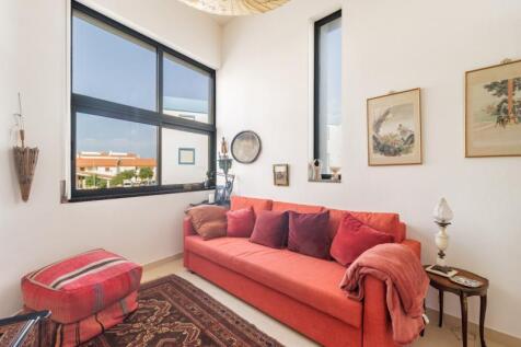 4 living room.jpg