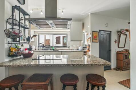 12 kitchen.jpg