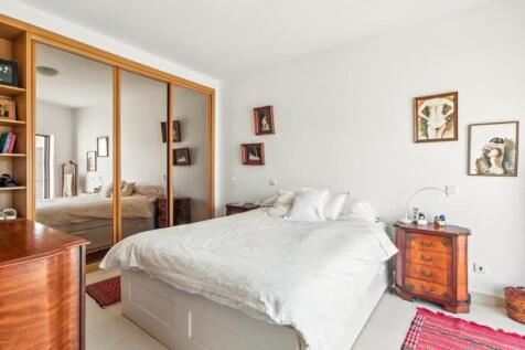 21 bedroom.jpg
