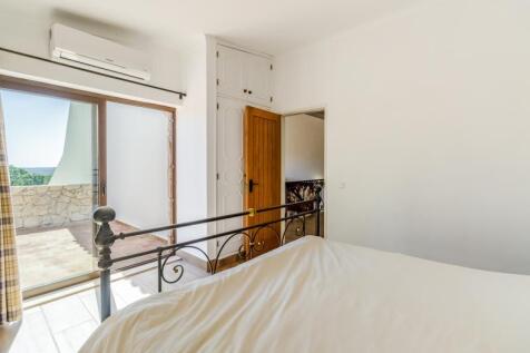 BEDROOM 1C.jpg