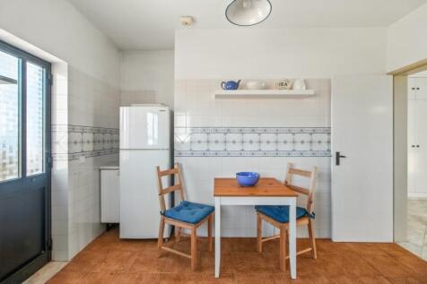 13 KITCHEN.jpg