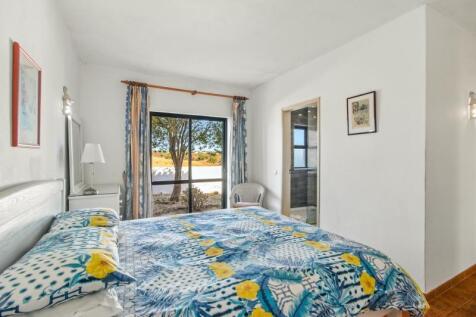 18 MASTER BEDROOM.jpg