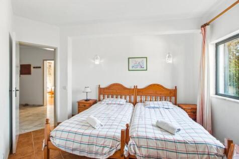 22 BEDROOM.jpg