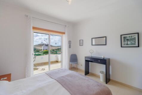 29 BEDROOM.jpg