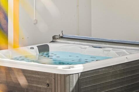39.1 JACUZZI (1).jpg