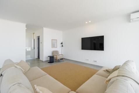 5 LIVING ROOM.jpg