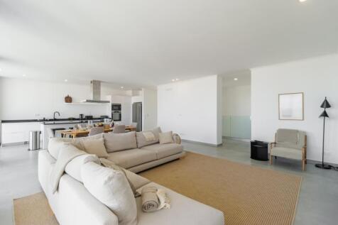 6 LIVING ROOM.jpg