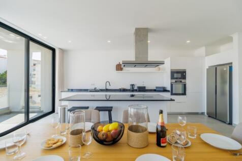 7 KITCHEN.jpg