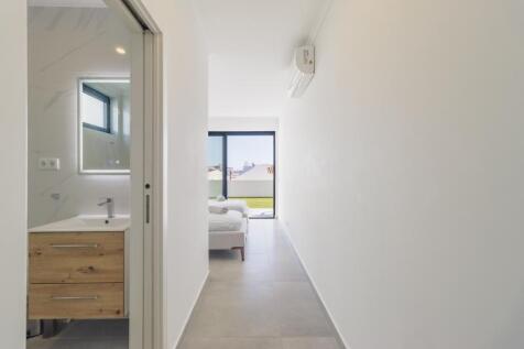 25 BEDROOM ENTRACE.jpg