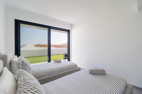 29.2 BEDROOM.jpg