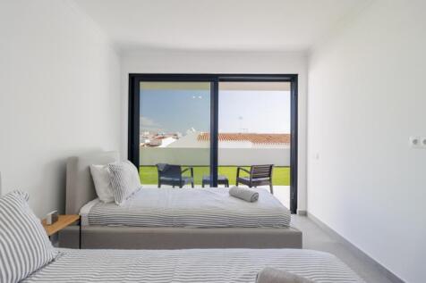 31 BEDROOM.jpg