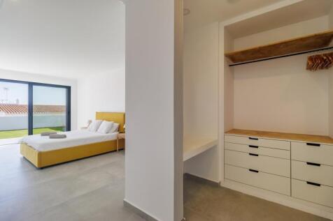 36 MASTER BEDROOM.jpg