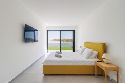 39 MASTER BEDROOM.jpg