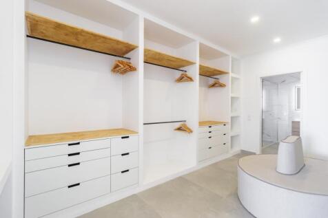 41 CLOSET.jpg