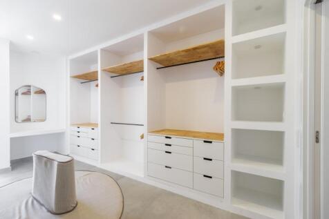 42 CLOSET.jpg