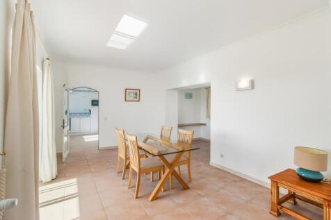 7 DINNING TABLE.jpg